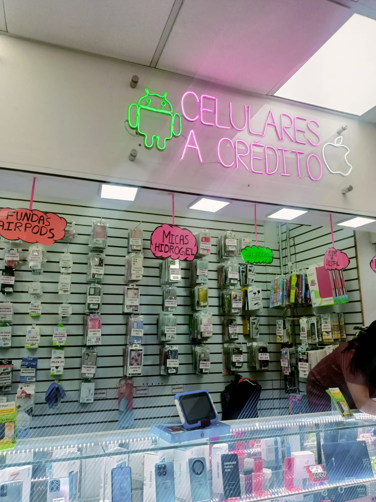 Tablets y celulares fueron los más vendidos. (Josefina Ruíz)