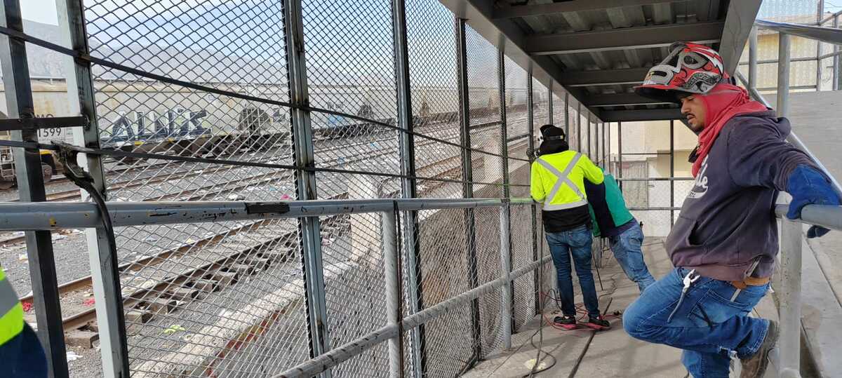 Además de la instalación de la malla, los patios se encuentran vigilados por más de 50 policías. | Sandra Gómez