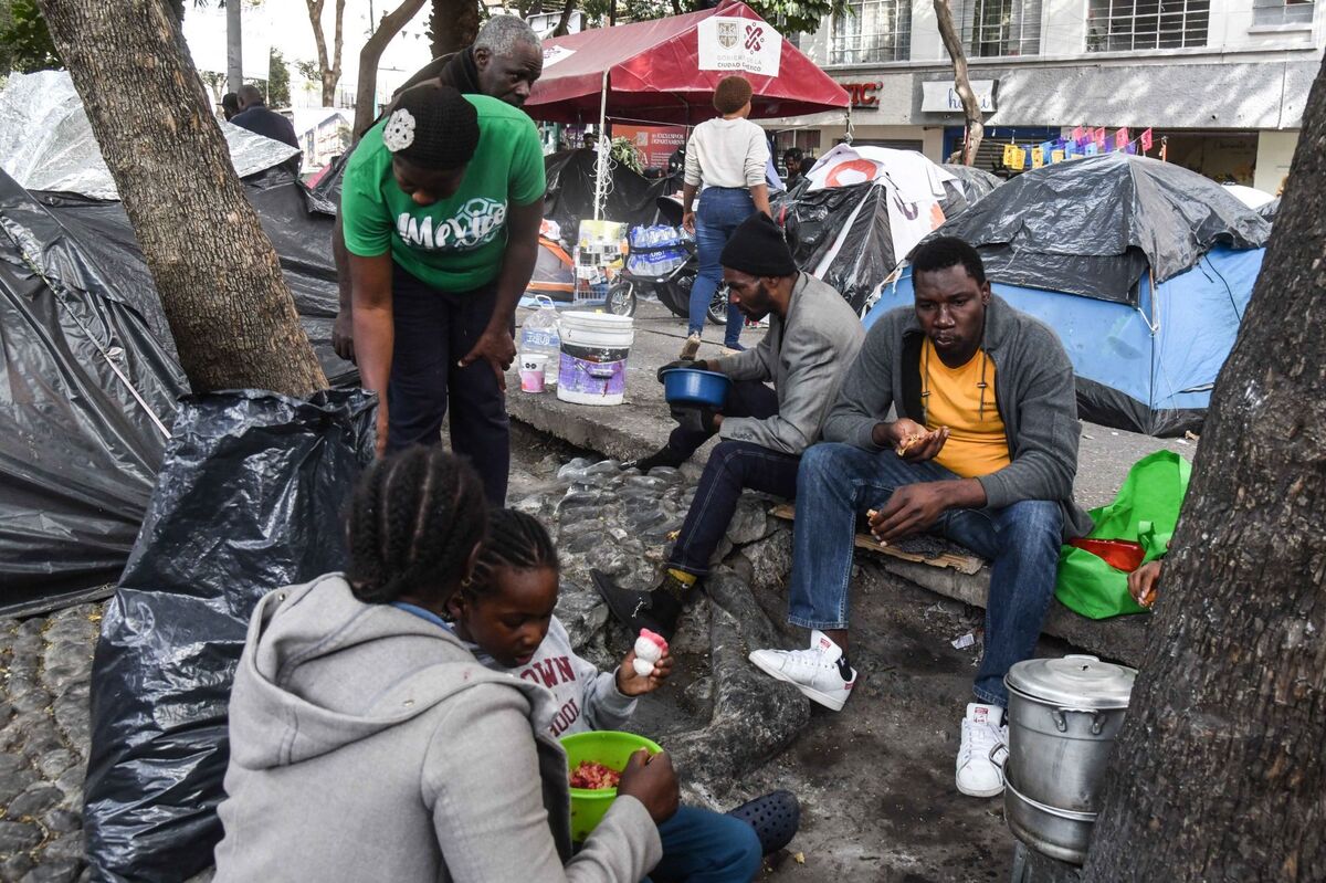 Los migrantes se asentaron en la la plaza Giordano Bruno en la alcaldía Cuauhtémoc. | Cuartoscuro.