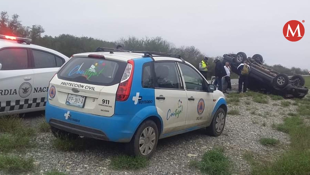 Vuelca camioneta en carretera Victoria-Matamoros.