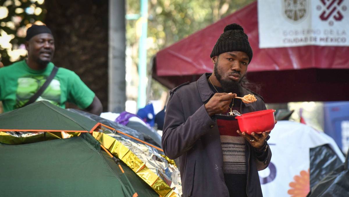 Migrantes acampan en la Plaza Giordano Bruno de CdMx | Cuartoscuro