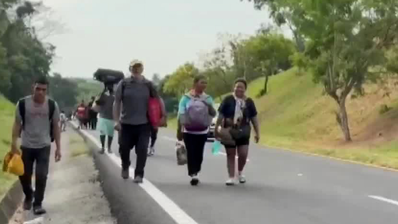 Caravana migrante avanza 35 kilómetros y llega a Mapastepec, en Chiapas