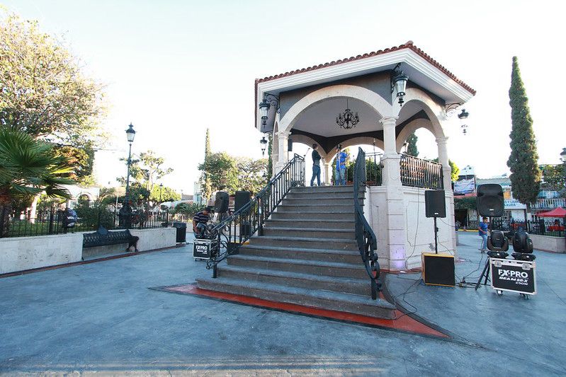 Entregan el kiosco de la plaza principal de Cajititlán. (Pablo Núñez)