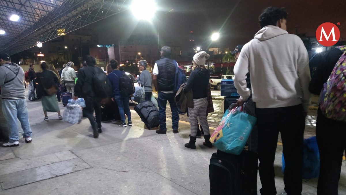 Largas filas en Central de Autobuses de Tampico. (Sergio Sánchez)