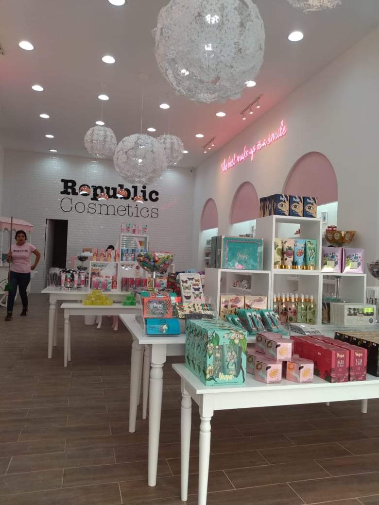 Tienda de Republic Cosmetics (Redes Sociales)