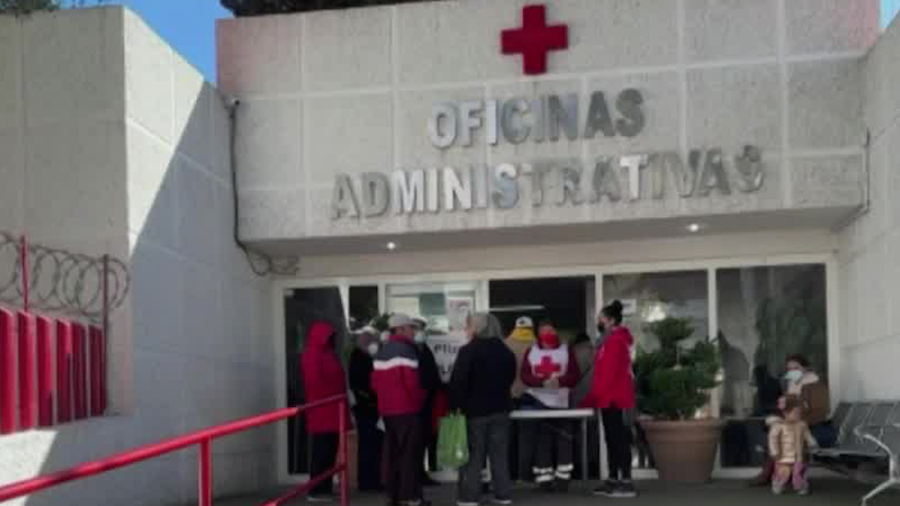 En su primer día de venta, se agotan vacunas contra covid-19 en Cruz Roja de Toluca