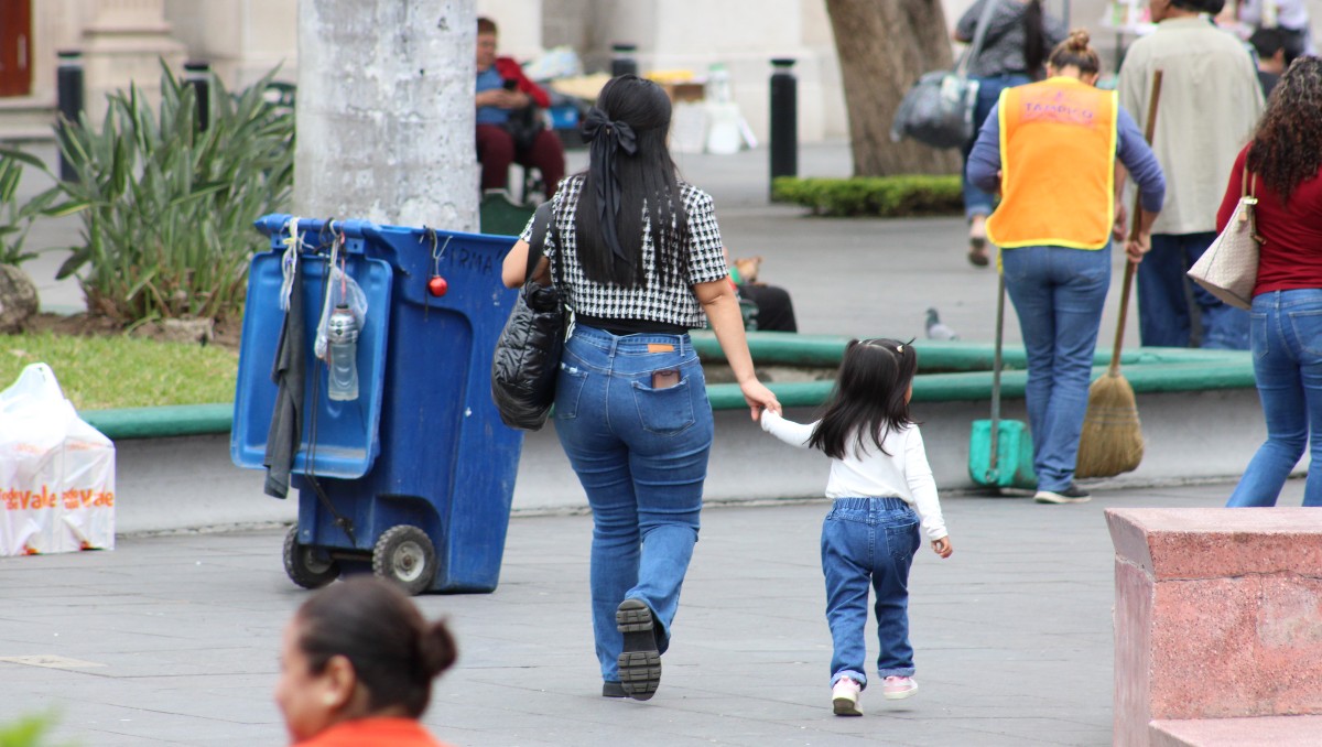 Madres e hijos en el centro de Tampico. (Yazmín Sánchez)