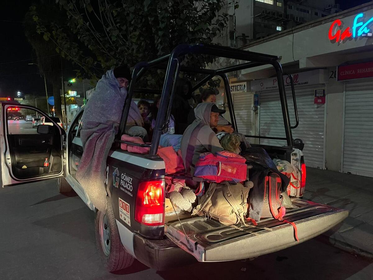 Cinco adultos y quince menores originarios de Venezuela, llegaron al sector centro de Gómez Palacio. | Especial