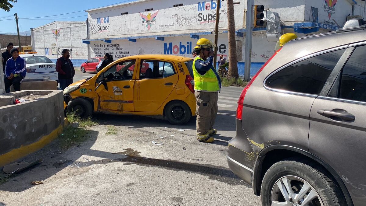 De los tripulantes del taxi solo uno fue trasladado a un hospital. | Especial