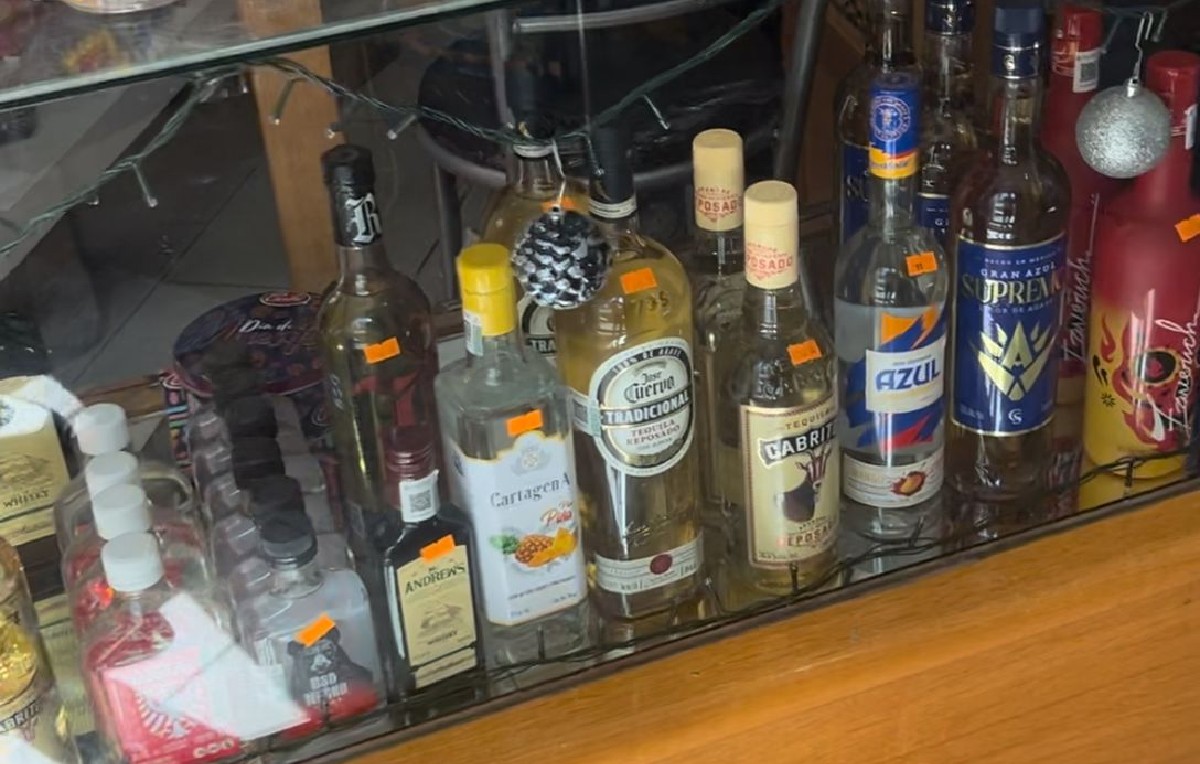Venta de alcohol en Taxco, Guerrero (Foto: Jorge Martínez)