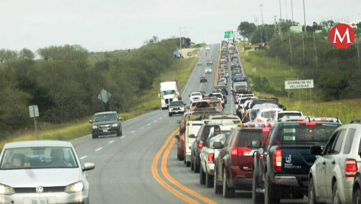 Largas filas en carreteras de Tamaulipas hoy 2 enero 2024. (Yazmín Sánchez)