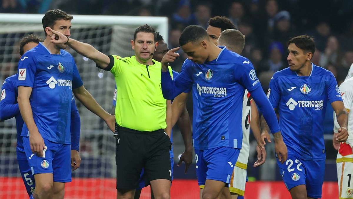 Mason Greenwood fue expulsado por decirle "jódete" al árbitro (EFE)