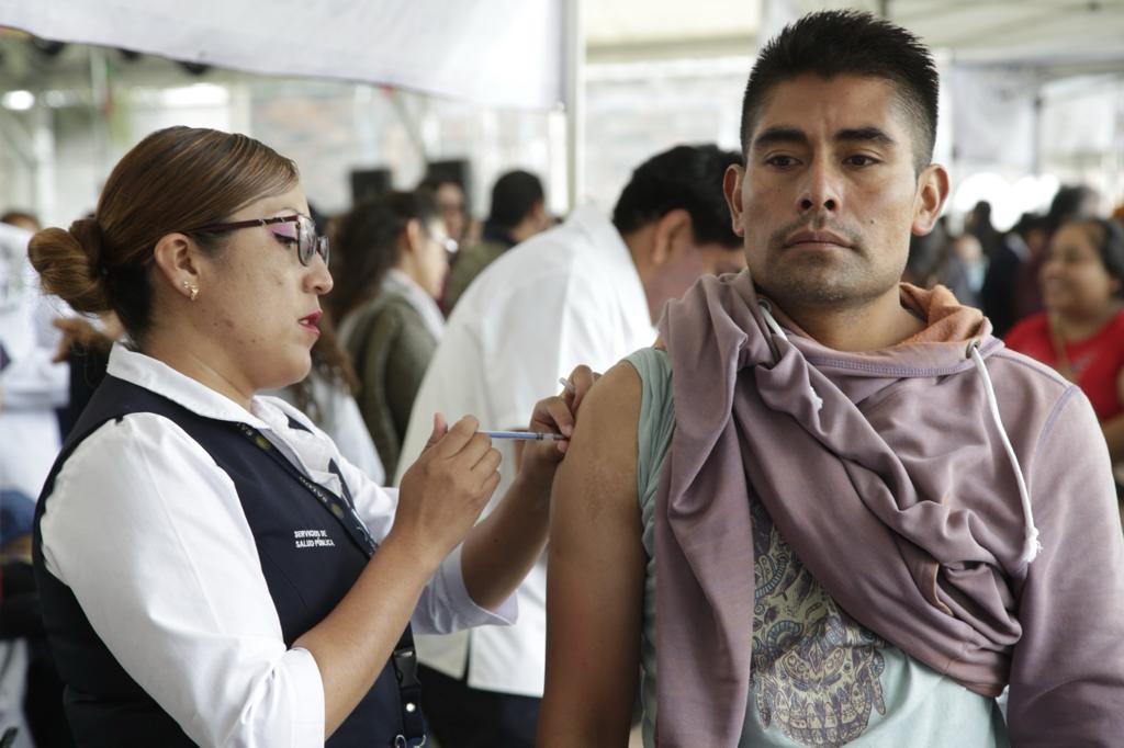 Aplican vacunas contras la influenza en cdmx.