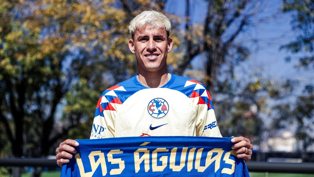 Cristian Calderón fue presentado con el América usando número histórico (X: @ClubAmerica)