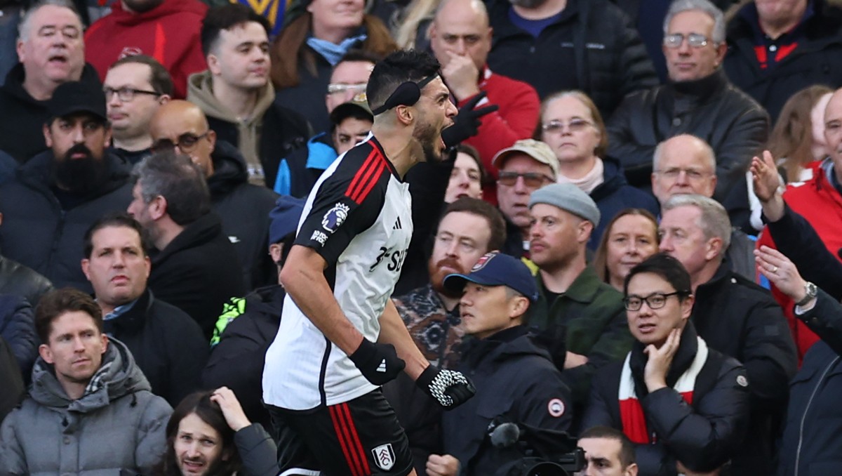 Raúl Jiménez celebra gol contra el Arsenal en la Premier League (AFP)