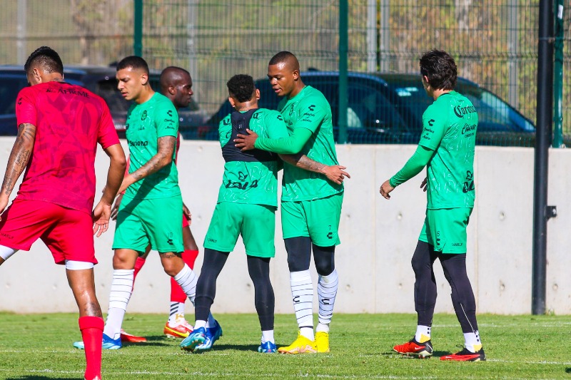 Santos Laguna vs Xolos de Tijuana.