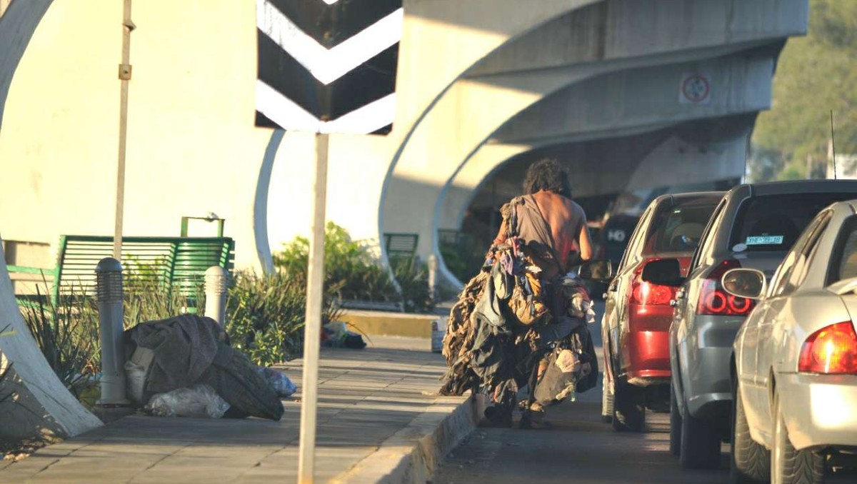 En las calles de Tampico se ven personas sin hogar. (Sergio Sánchez)