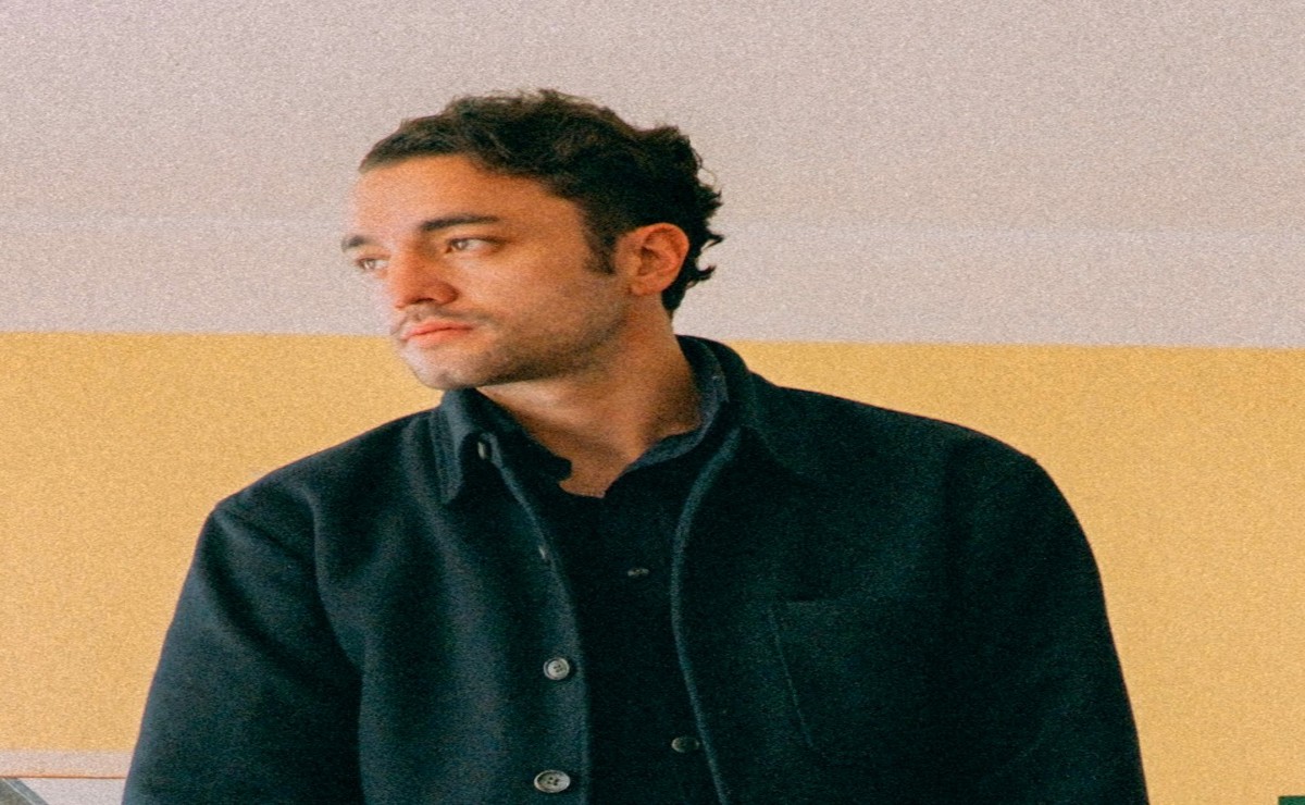 Hernández Zarauz dice que los libros provocan un “diálogo muy raro y sabroso”. (Ximena Morfín)