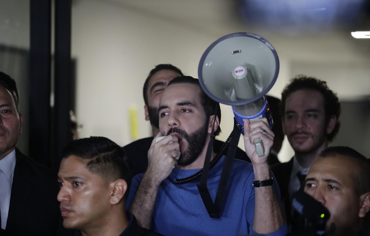 El presidente Nayib Bukele buscará reelegirse este febrero (EFE)