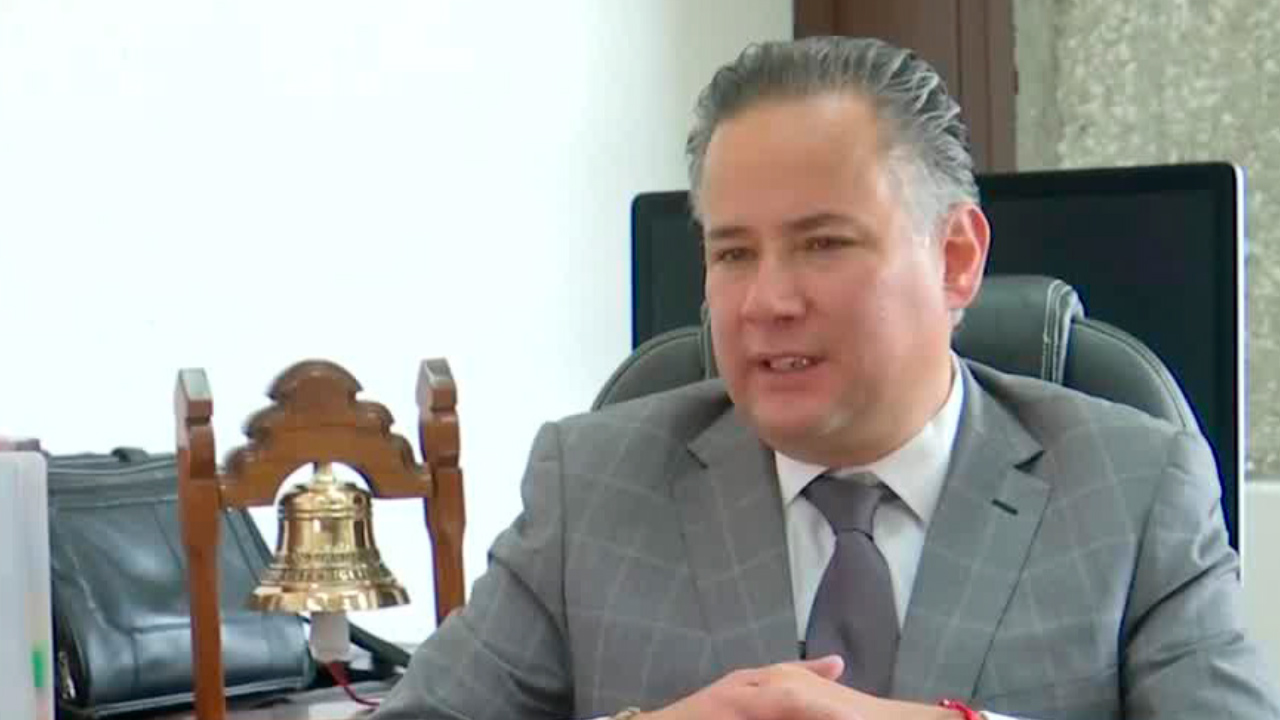 Santiago Nieto deja la PGJH; va por senaduría de Querétaro