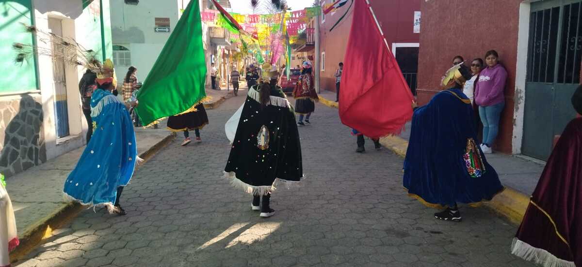 Realizan peregrinaciones en honor a los Reyes Magos en Cajititlán (Diana Barajas)