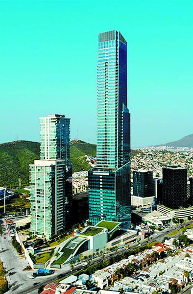 Torre KOI, segunda más alta del país, una de sus obras. ESPECIAL