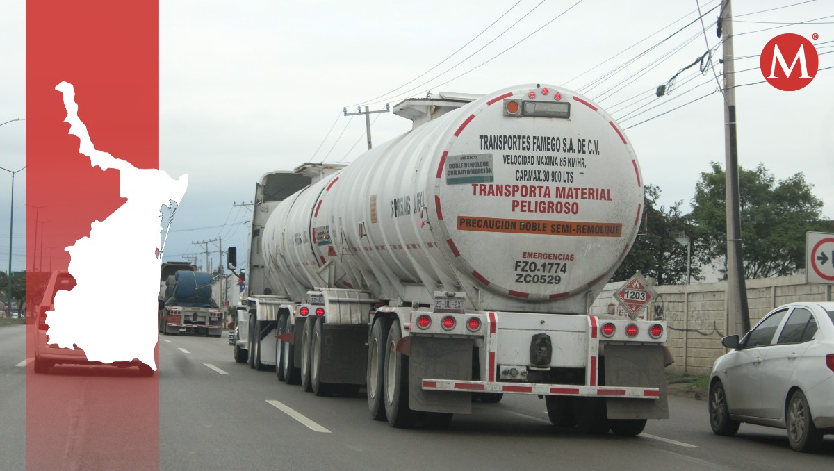 Por carreteras de Tamaulipas transitan pipas con combustibles y producto importado desde Estados Unidos.