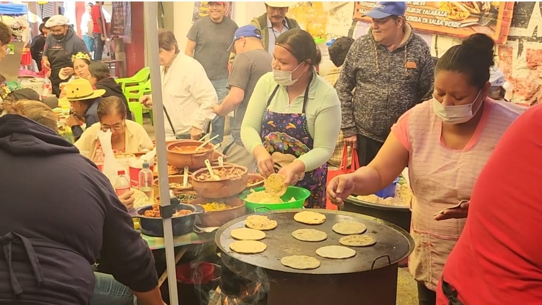 Gorditas, platillo tradicional en Cajititlán durante festividades de los Reyes Magos (Roberto Hurtado)