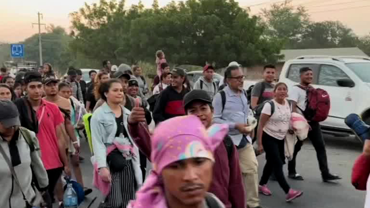 Caravana migrante "Éxodo de la pobreza" llega a Tapanatepec, en Oaxaca