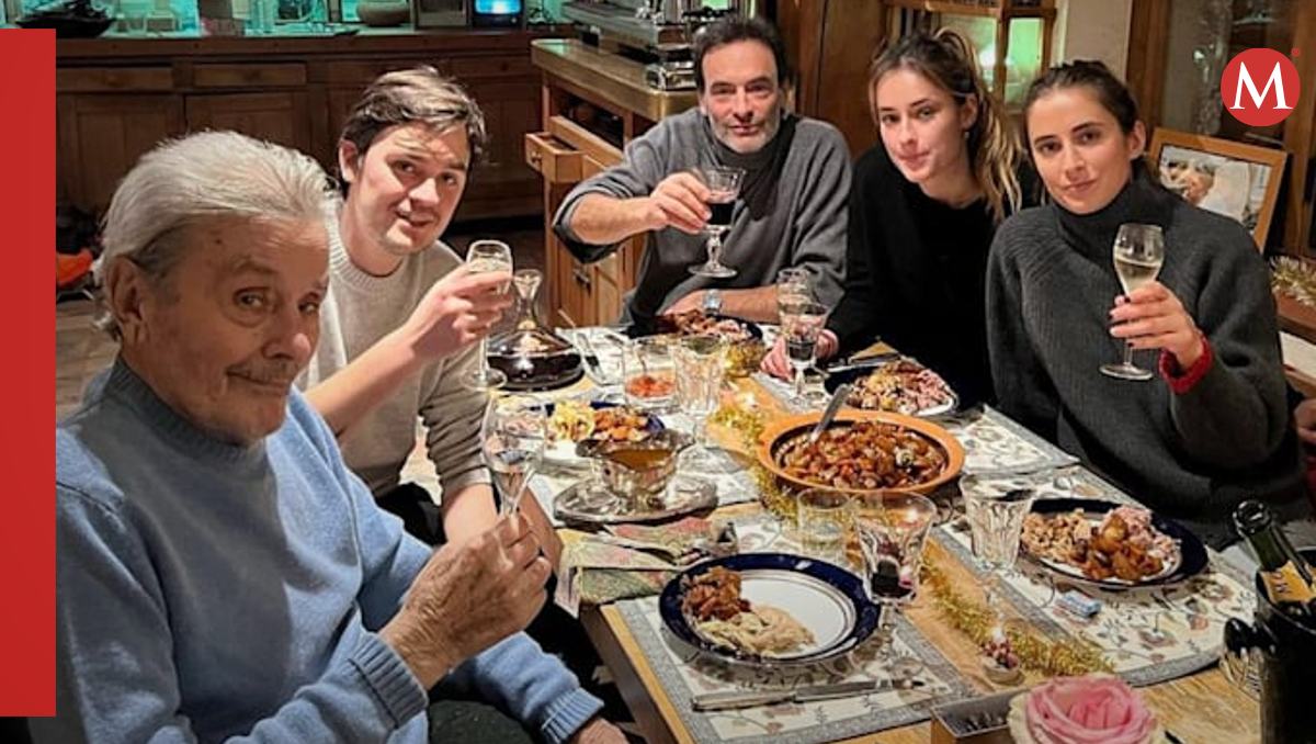 Alain Delon junto a sus hijos | Instagram