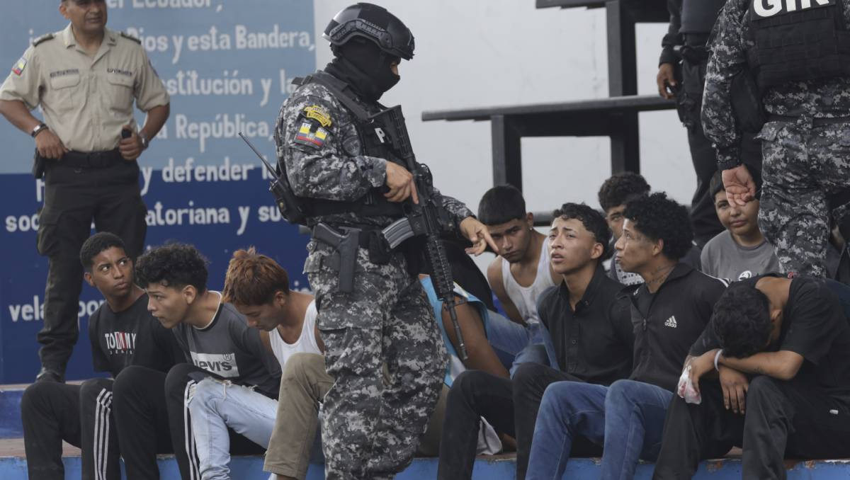 La policía detuvo a los presuntos terroristas que tomaron TC Televisión. | AP