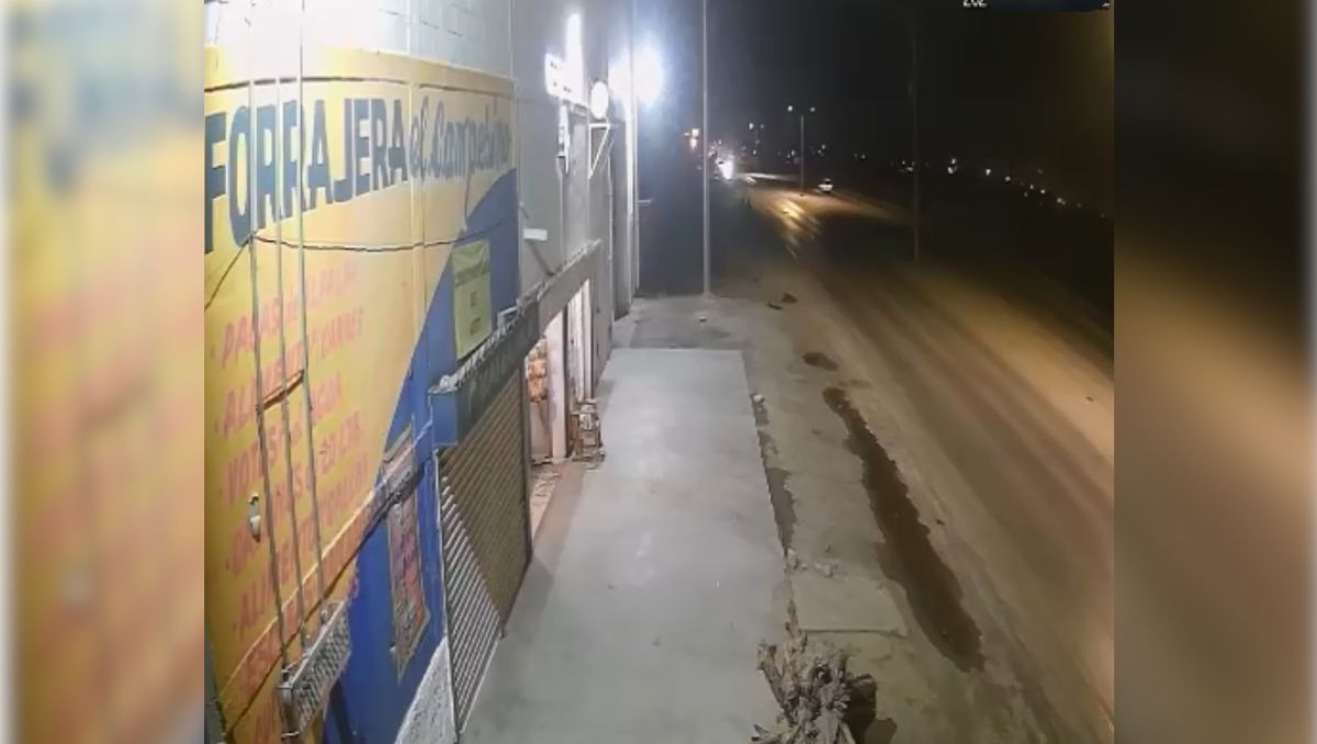 El neumático que se desprendió mientras se encontraba en marcha. (Especial)