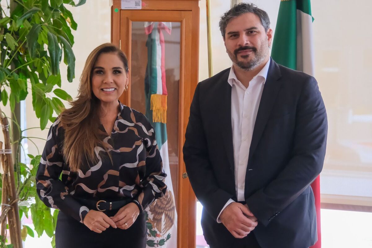 Mara Lezama junto al secretario de Salud, Flavio Carlos Rosado | Especial