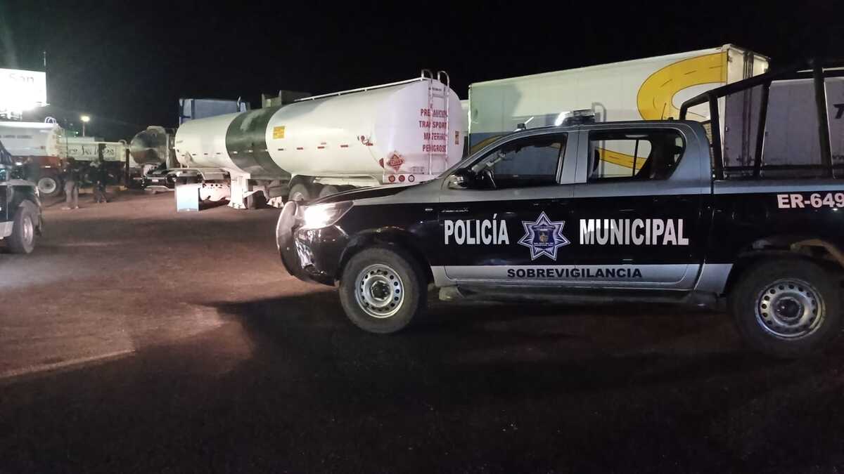 Policías persiguieron a huachicoleros desde Huichapan hasta San Juan del Río.