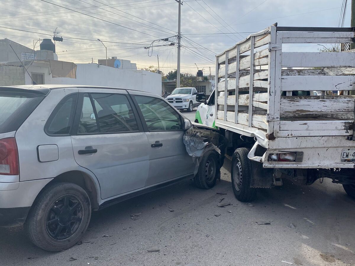 Los trabajadores resultaron lesionados y tuvieron que ser trasladados de emergencia. (especial)