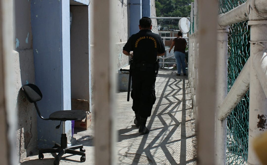 Custodios son insuficientes en algunos penales.
