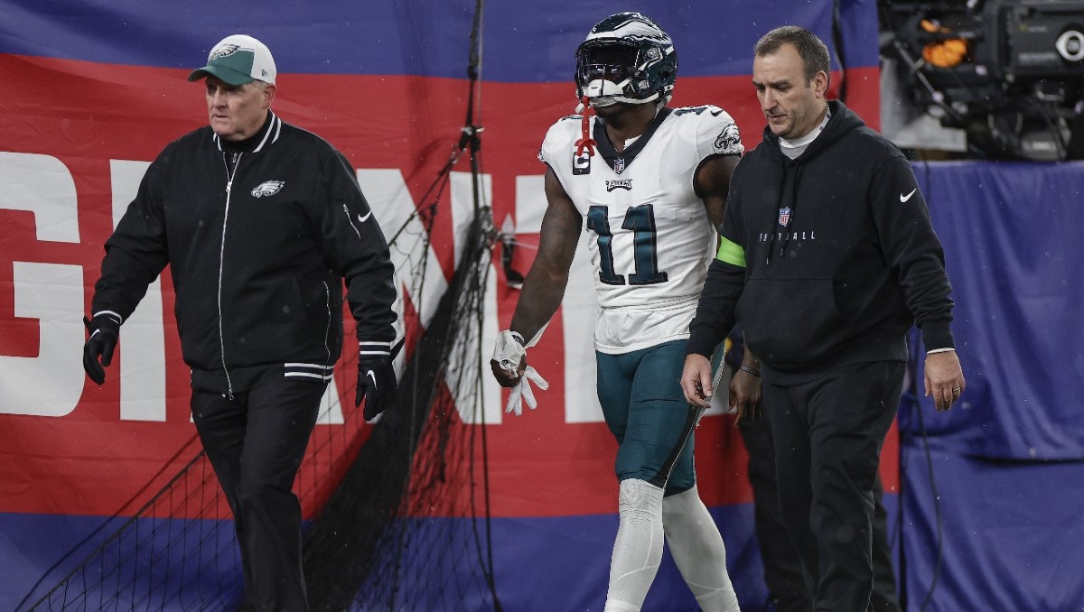 AJ Brown, receptor de Philadelphia Eagles, es baja contra Tampa Bay Buccaneers por lesión (AP)