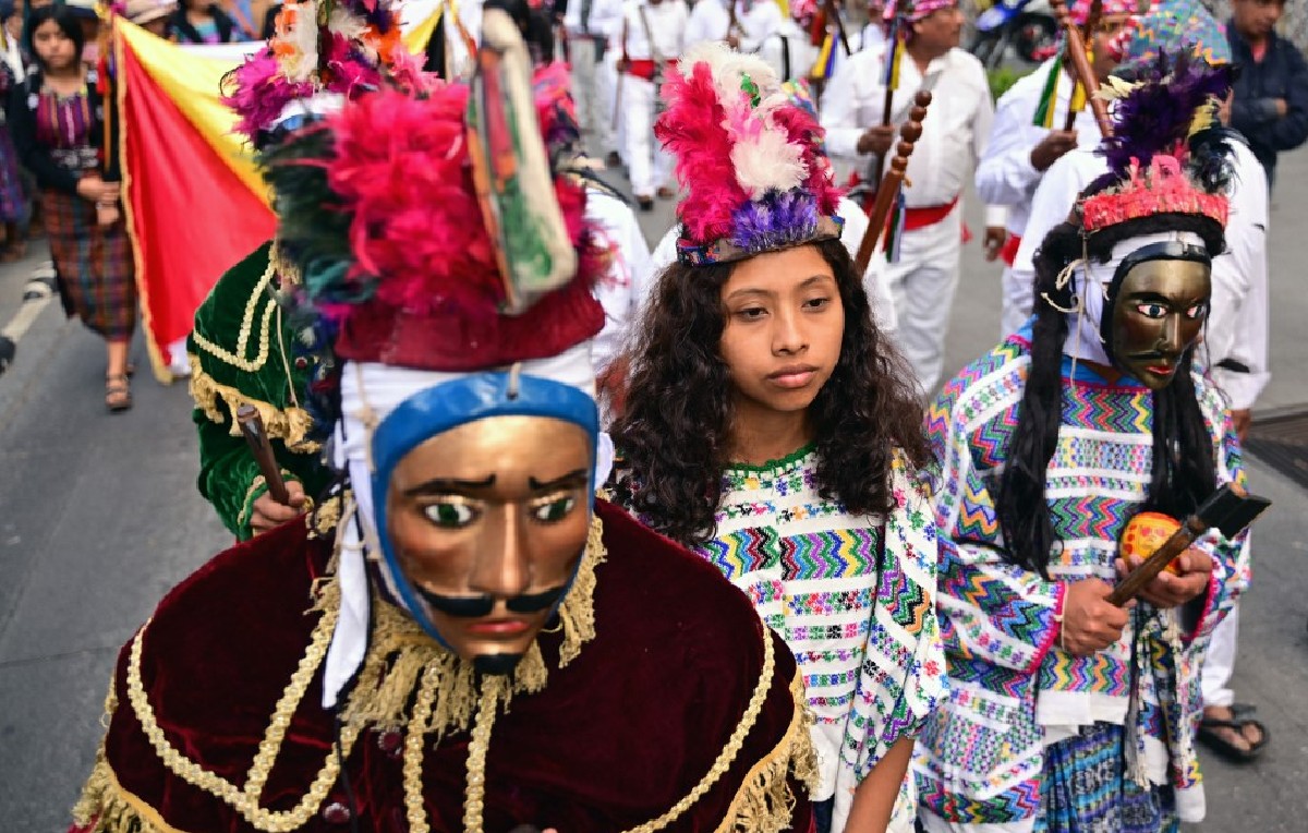 Indígenas celebran victoria de Arévalo en Guatemala (AFP)