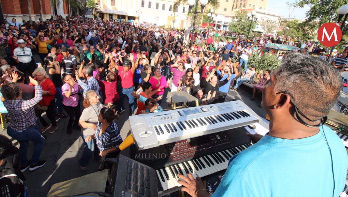 Baile en mercados municipales de Tampico. (Yazmín Sánchez)