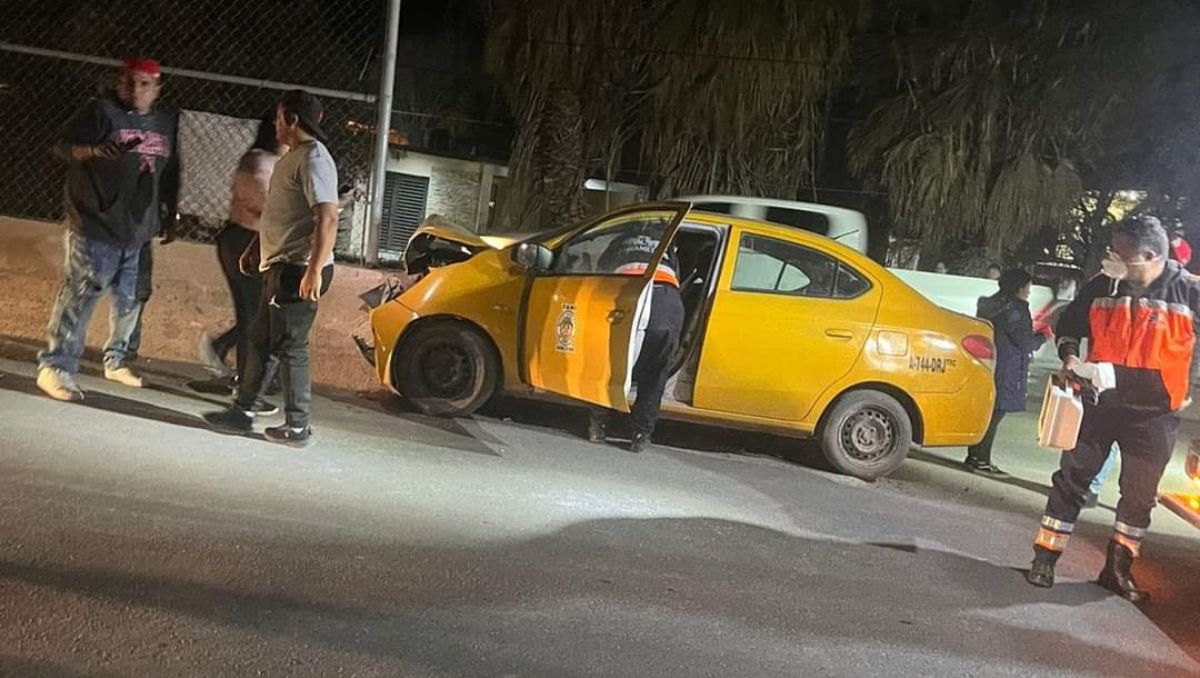 Taxista muere al chocar su auto.