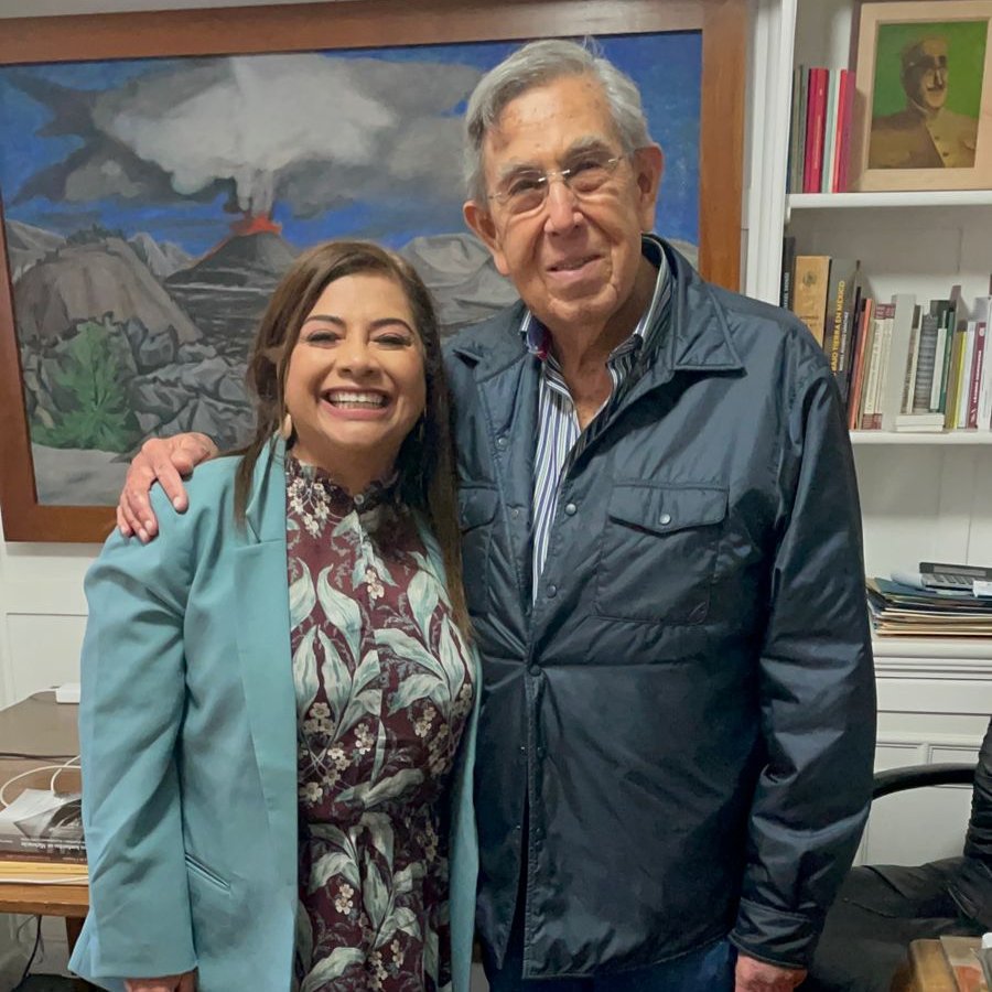 Clara Brugada se reúne con Cuauhtémoc Cárdenas.