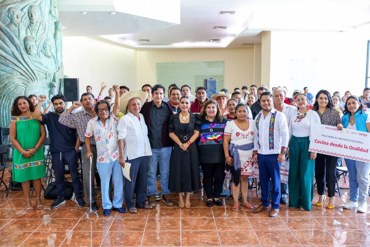 La gobernadora realizó la entrega simbólica de estos apoyos a los proyectos seleccionados de 2023.
