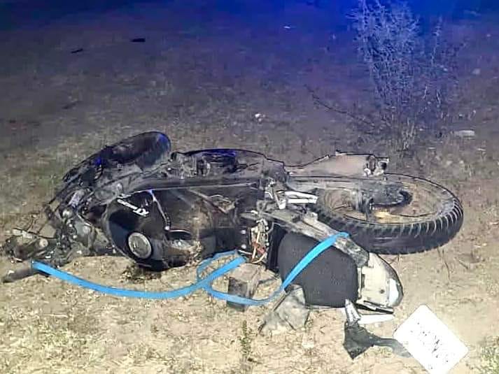 Policía choca en su motocicleta y muere en el accidente.