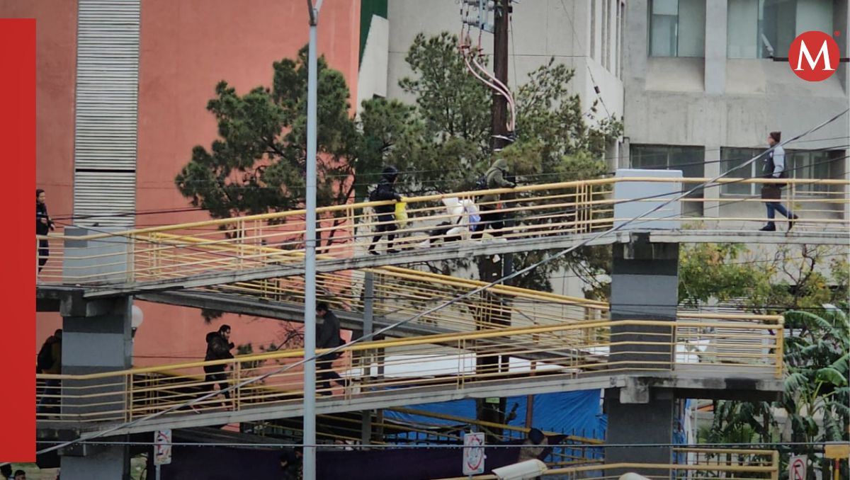 El puente peatonal conecta a la Clínica 33 del IMSS con los Condominios Constitución | Fabricio Gallegos