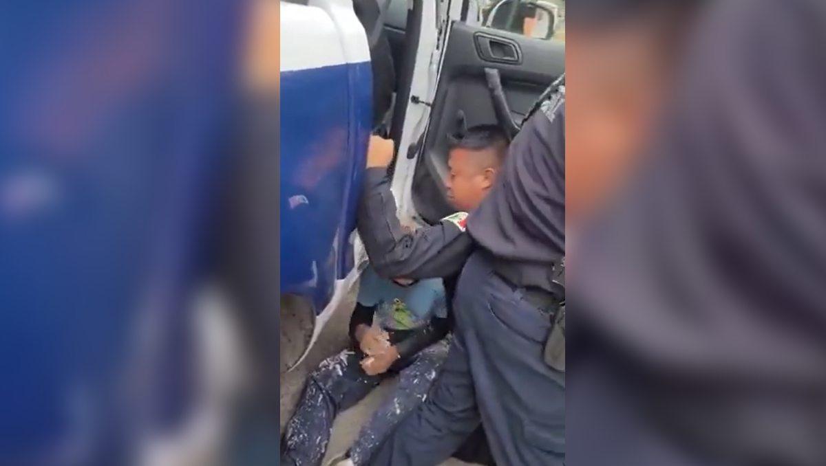 Vecinos en la zona reprocharon el actuar de los policías. | X @MrElDiablo8