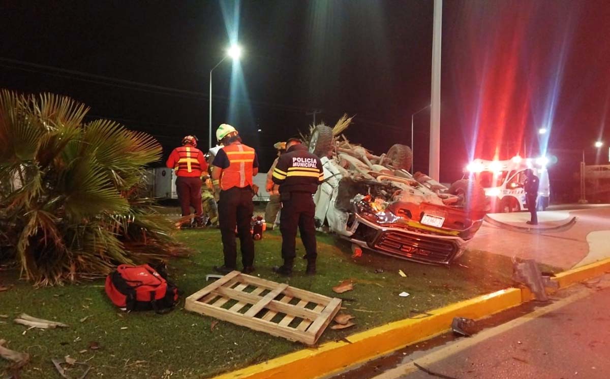 Volcadura en bulevar Ramos Arizpe. l Especial