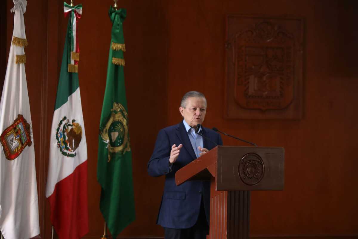 Arturo Zaldívar.