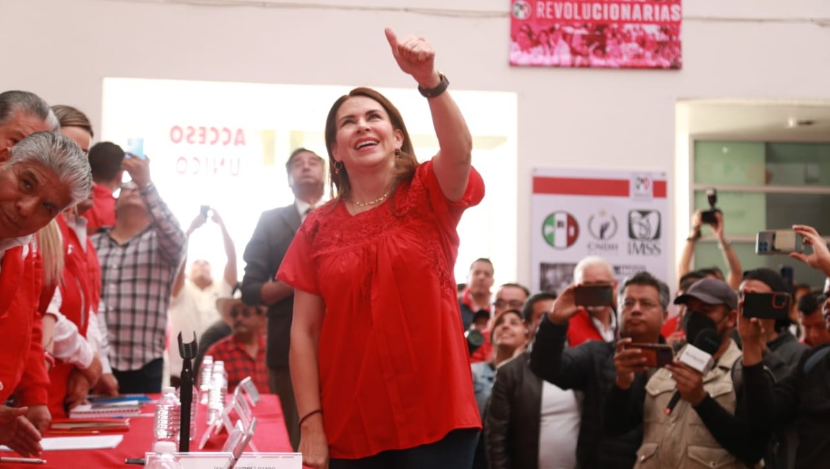 Carolina Viggiano Austria acude a la sede del comité directivo estatal del PRI.