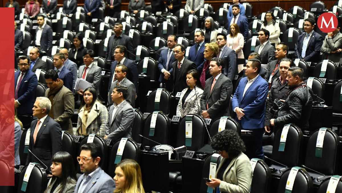 Los legisladores guardaron un minuto de silencio en honor al escritor y el ex funcionario. | Cuartoscuro (Archivo)