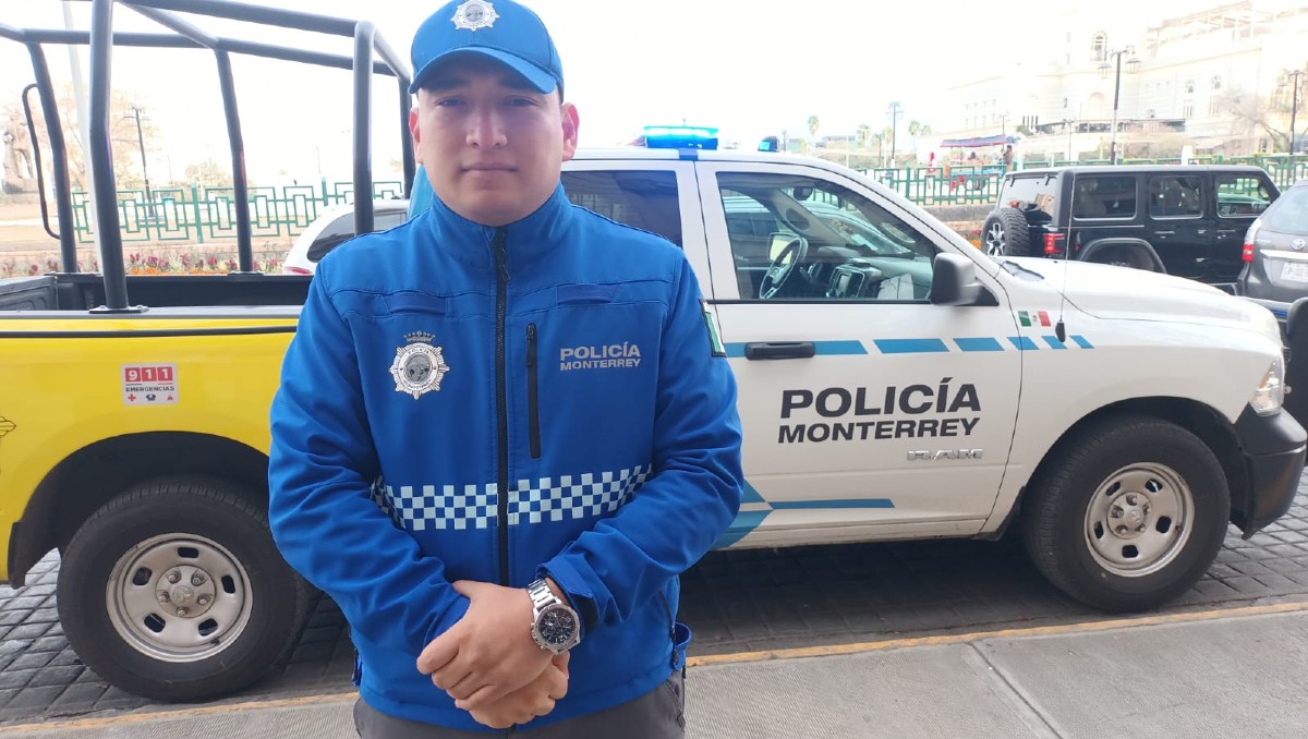 Lengua de señas permite a policía de Monterrey atender emergencia. Foto: Israel Santacruz